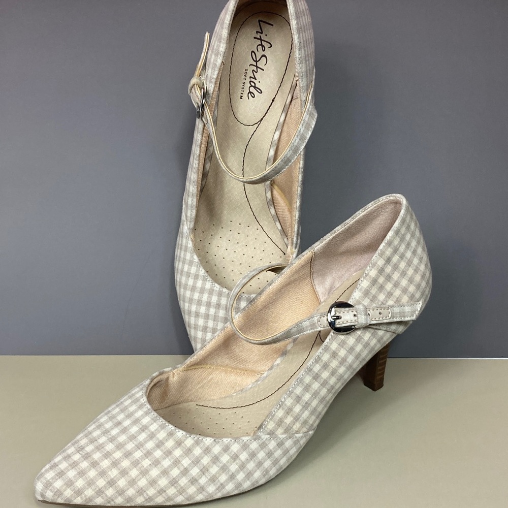 👡 Life Stride Beige Gingham Mary Jane Heels 👡 $4.99 shipping